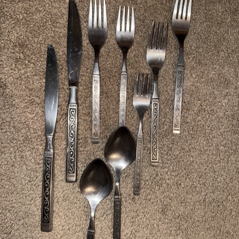 Vintage Oneida Spanish Court Fork Knives Spoon Set stainless